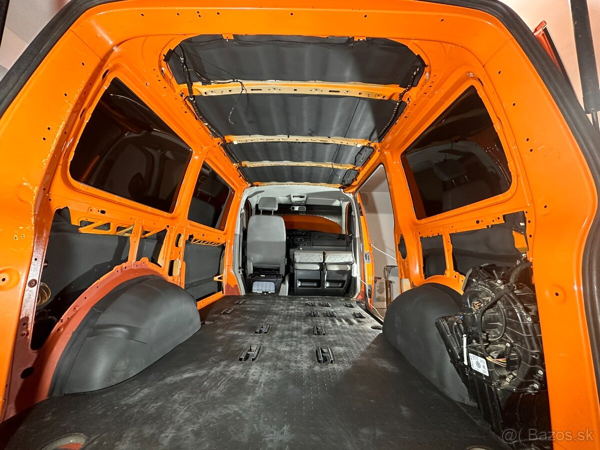 Auto karavan Volkswagen T5 - 11
