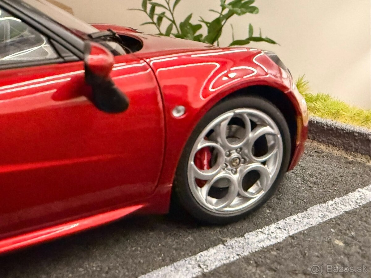 1:18 2013 ALFA Romeo 4C - AUTOart - 11