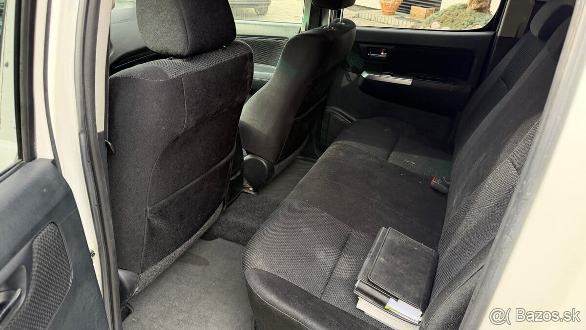TOYOTA HILUX 3.0 D-4D - 11