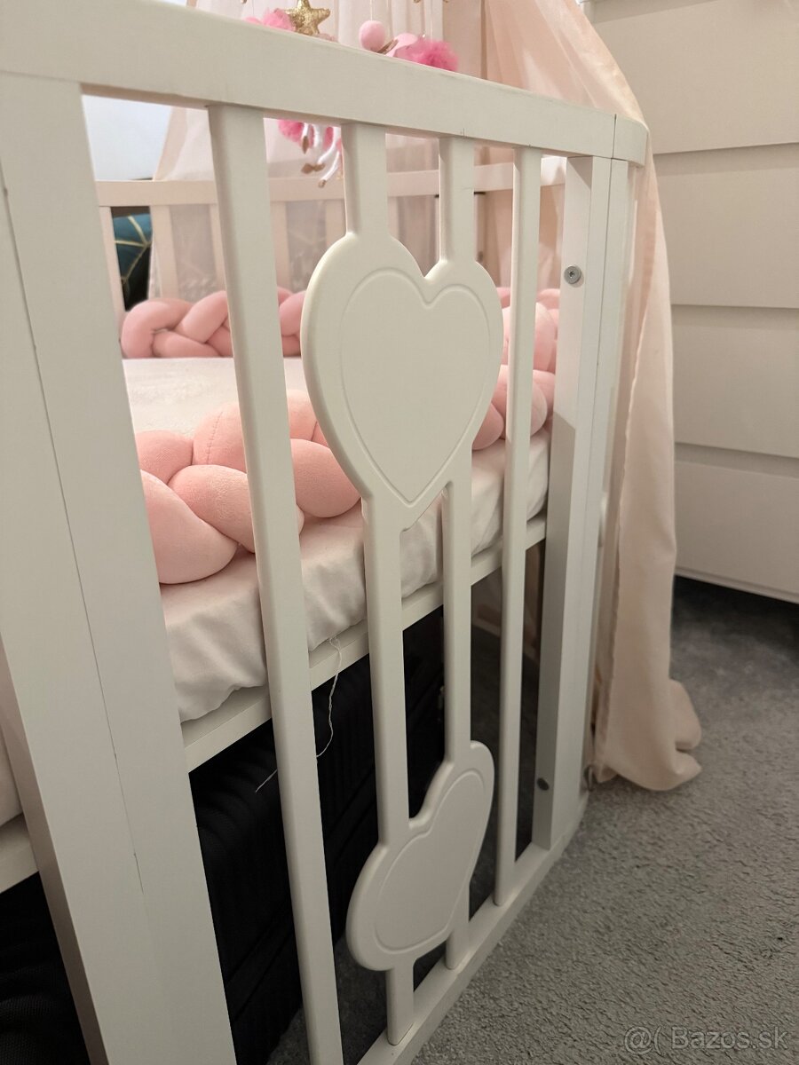 Rastúca houpajúca srdiečková postielka biela - 11