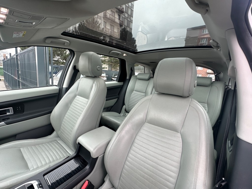 Land Rover Discovery Sport - 11