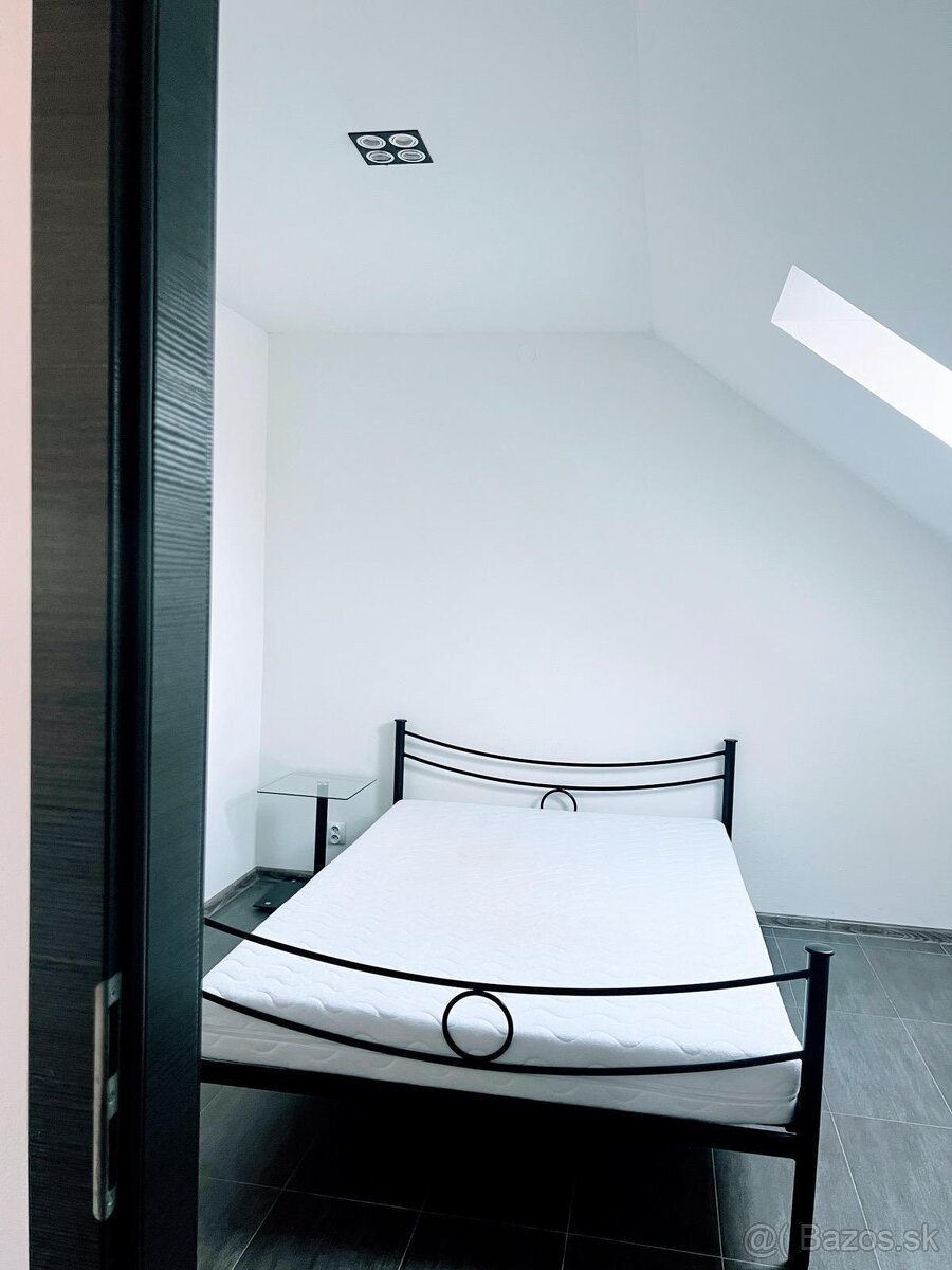 Prenájom 3 izbového bytu v RD s vlastnou vstupnou bránou - 11