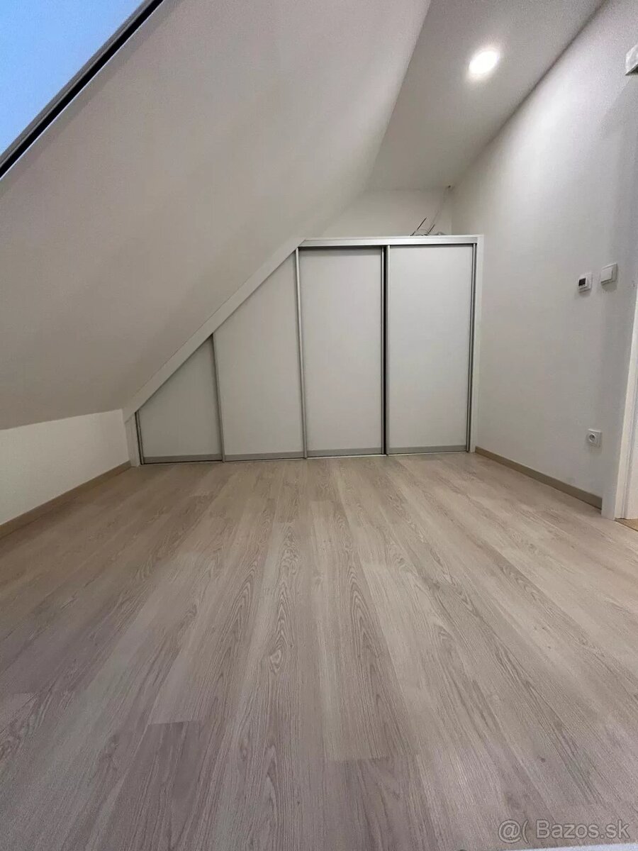 NA PREDAJ 3i mezonet, čiastočne zariadený dom,ul.Pezinská,Ch - 11