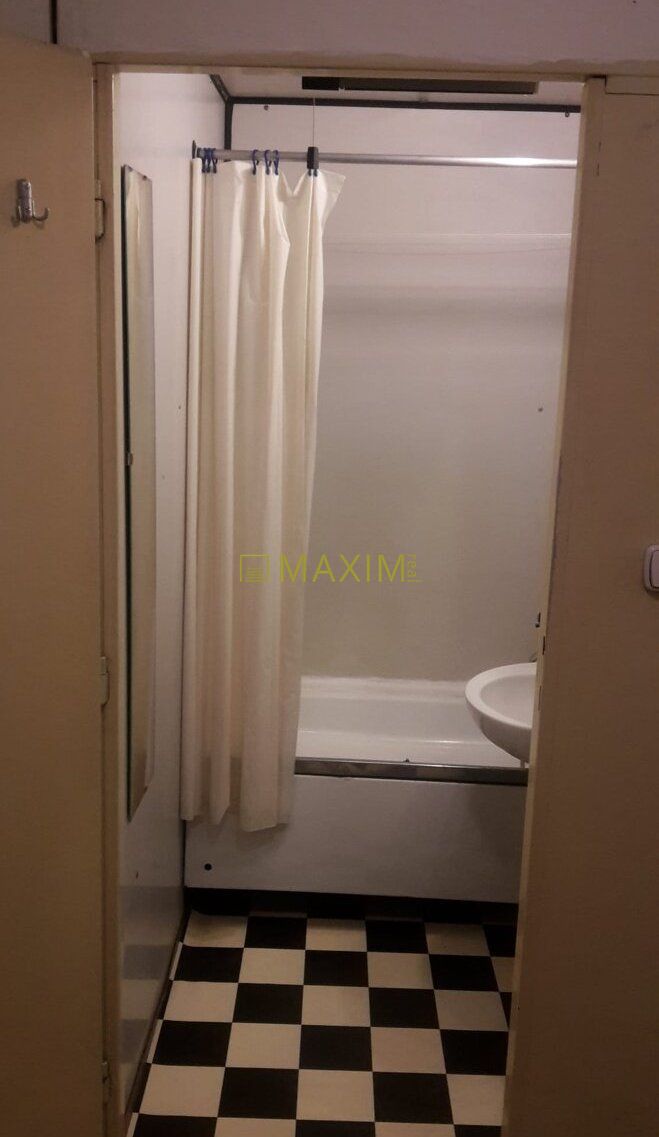 TOP - V pôvodnom stave 1 izbový byt na ulici Mozartova v Bra - 11