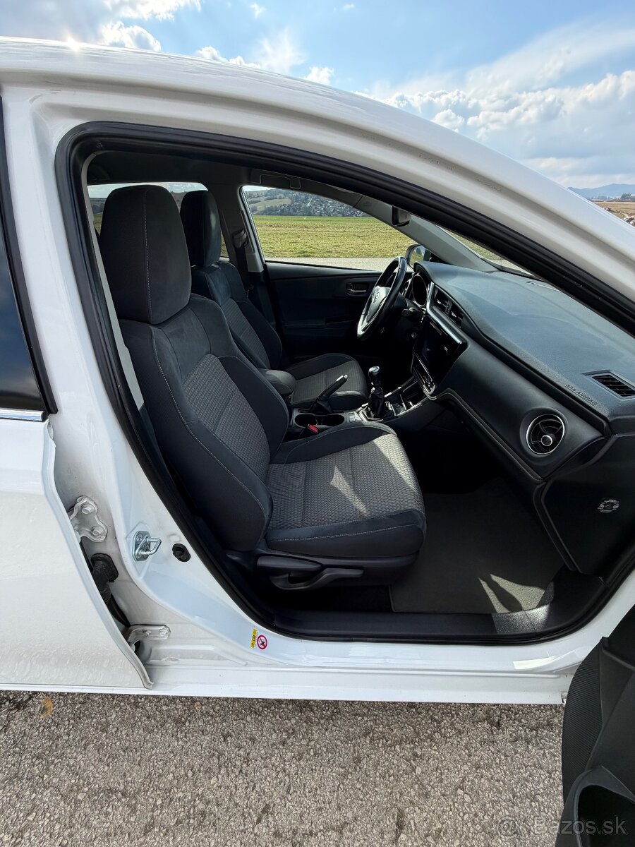 Toyota Auris 1.6 benzín 97kW Active Trend Plus - 11