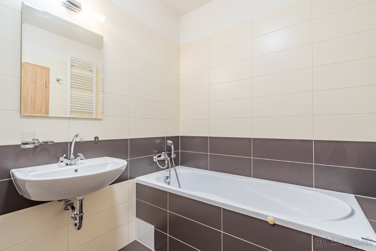 Na prenájom | 2 izbový byt s loggiou - Silvánová ul. - 11