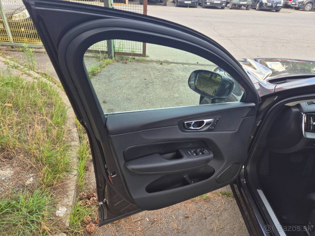 Volvo XC60 2.0 B5 mHEV Ultimate Black Edition AWD A/T - 11