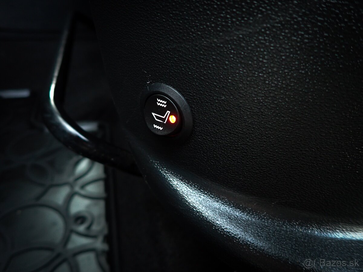 HYUNDAI i20 1.25 benzin - 83tis km-2014-LED-KLIMA-VYHREV SED - 11