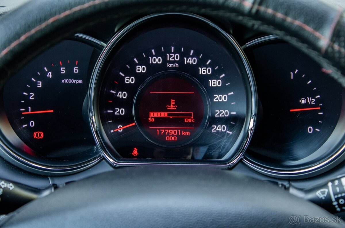 Kia Cee d SW 1.6 CRDi Gold / Nelakované - 11