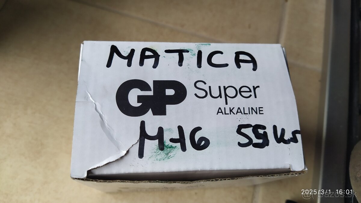 skrutky, podložky, matice na halu - 11