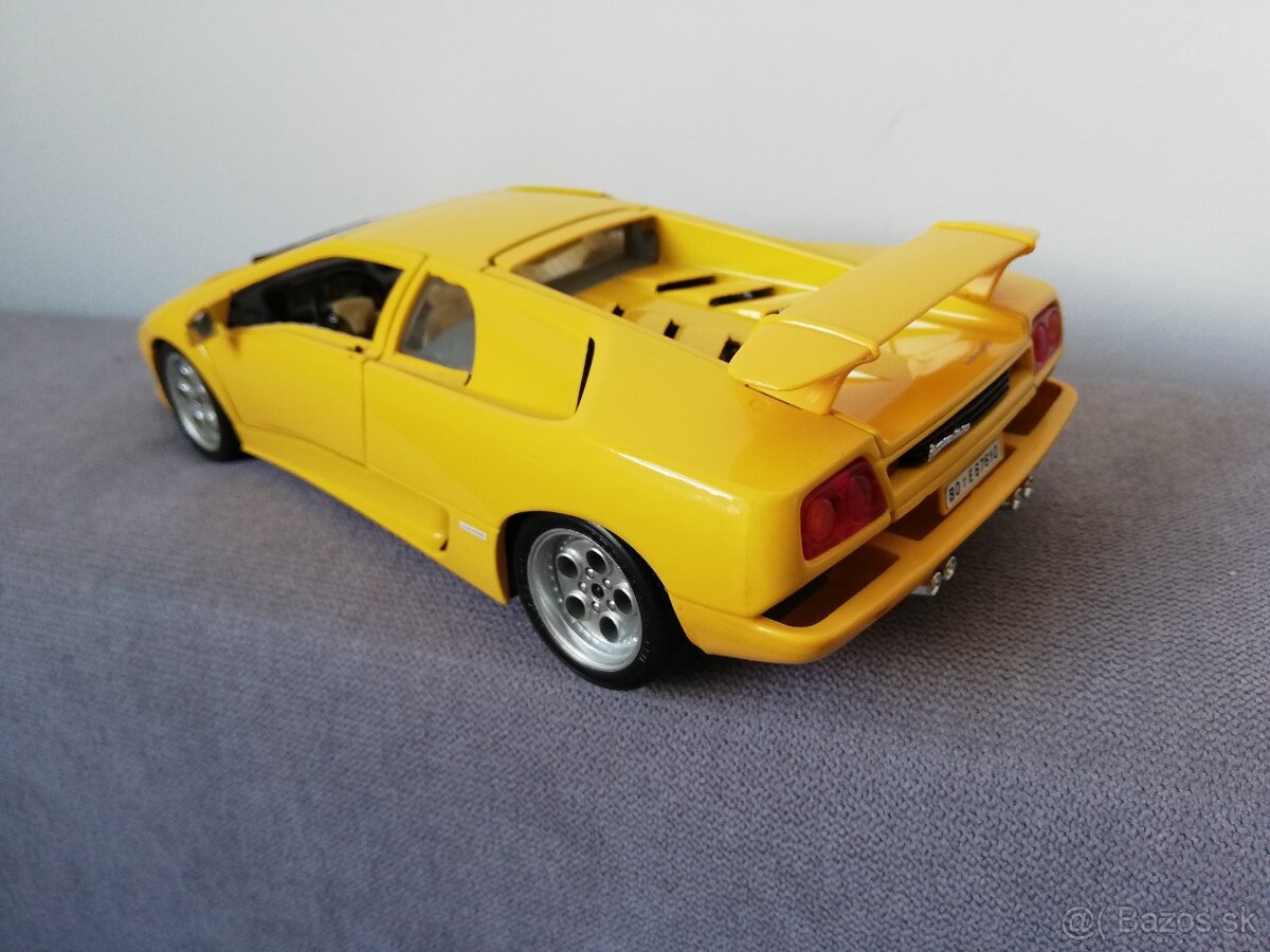 1:18 Lamborghini Diablo Bburago zlta - 11