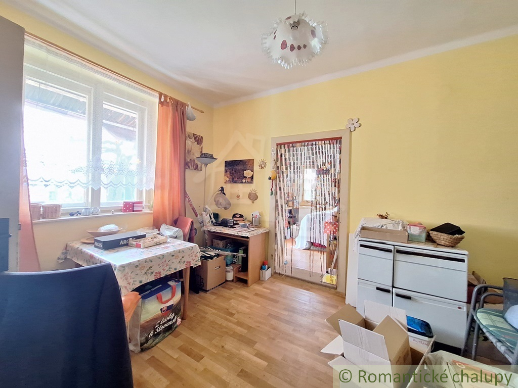 Ihneď obývateľný rodinný dom na rozľahlom pozemku na okraj - 11