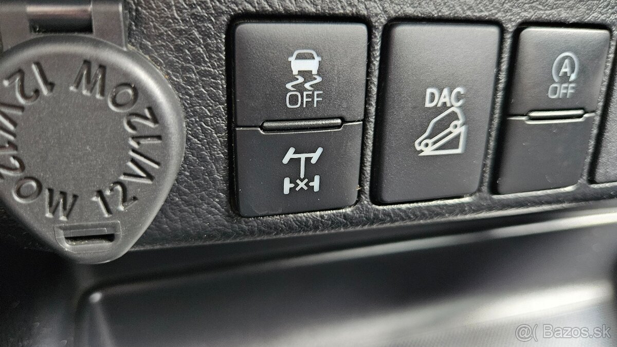 Toyota Hilux DC 2.8 I D-4D Active PLUS 4x4 A/T - 11