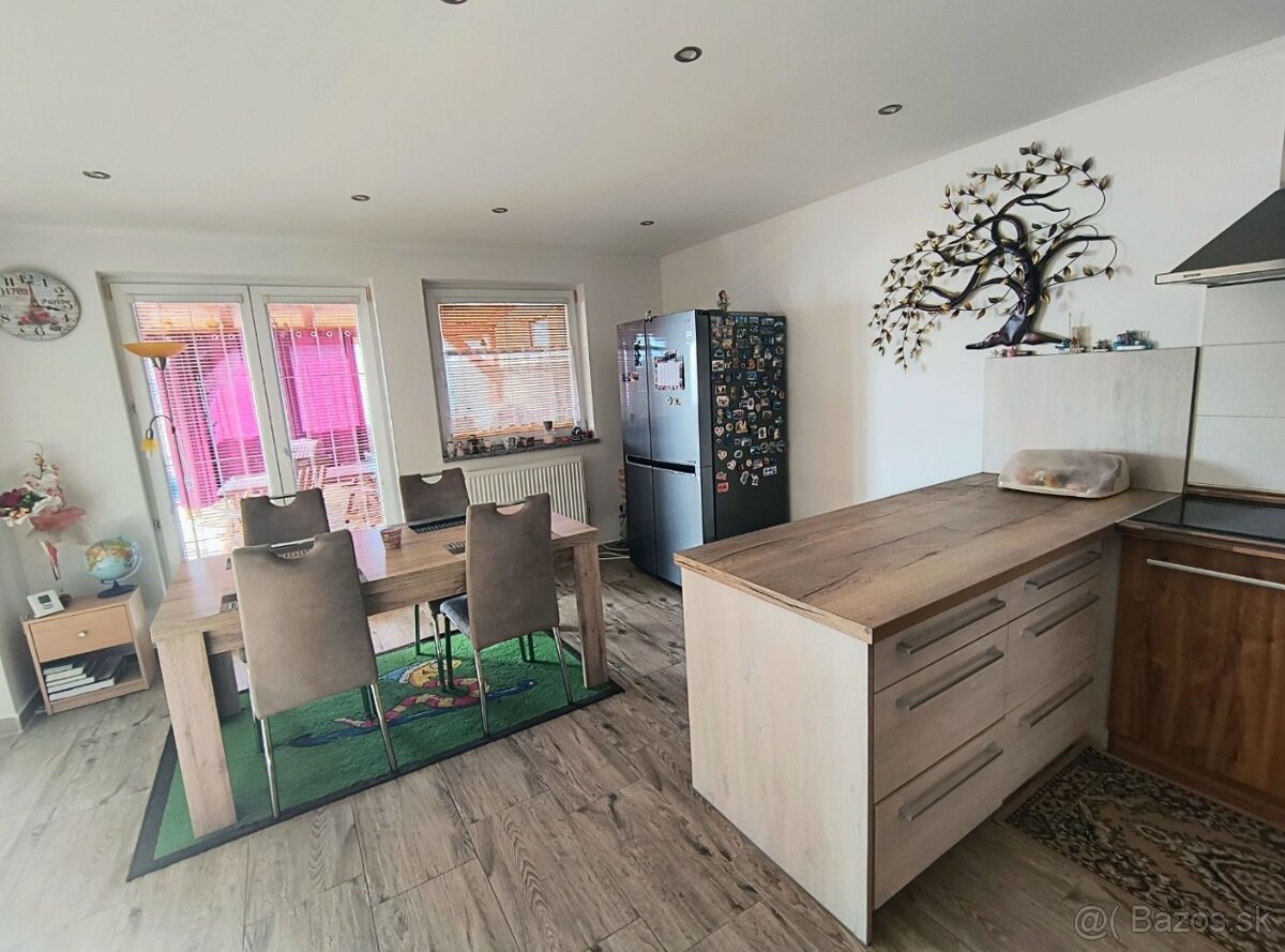 Dom s bazénom v centre - 11