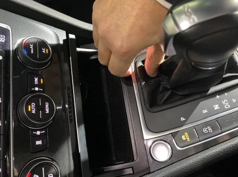 START-STOP TLACIDLO NA STREDOVY TUNEL - 11