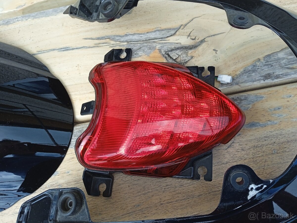 Predám diely na Suzuki VZR 1800 - 11