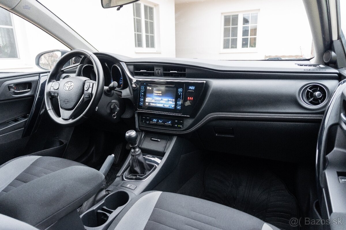 Toyota Auris Touring Sports 1.6 benzín - 11