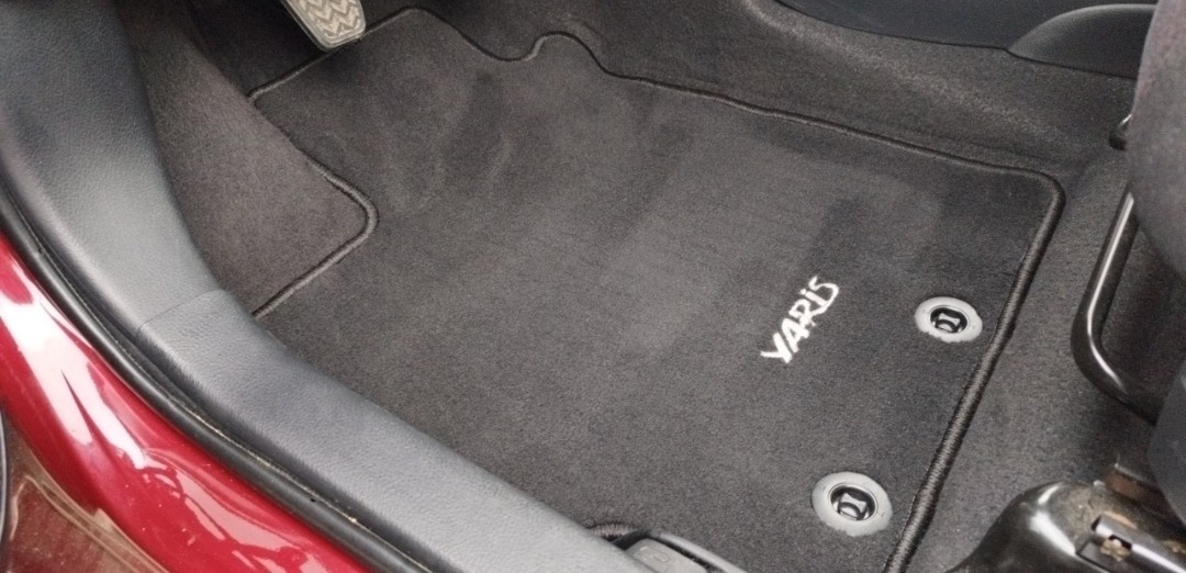 TOYOTA YARIS Selection, 1.5 VVT-iE, manuál 6-st., 72.000 km. - 11