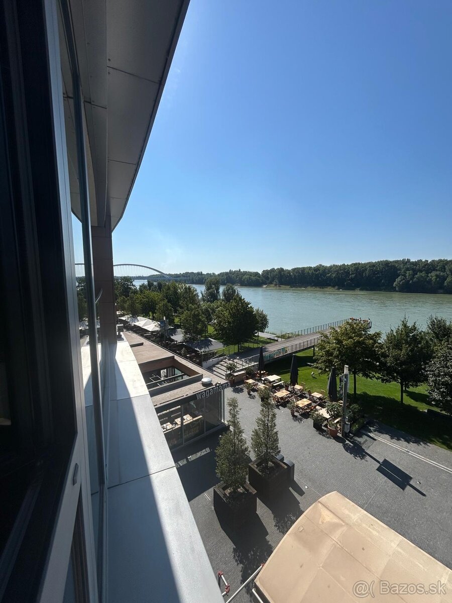 2i Luxusný byt priamo na nábreží Dunaja v Eurovea - 11