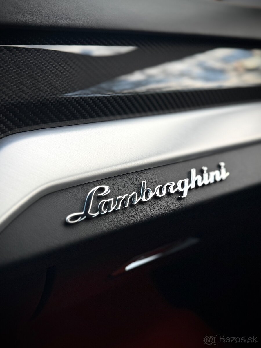 LAMBORGHINI URUS 4.0 V8 - 11