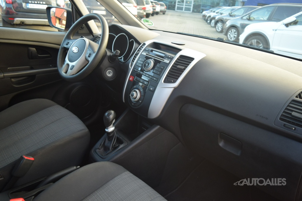 Kia Venga 1,4 i 66 kW - 11