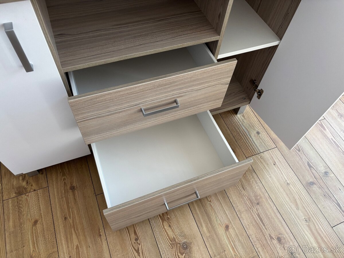 Komoda - 11