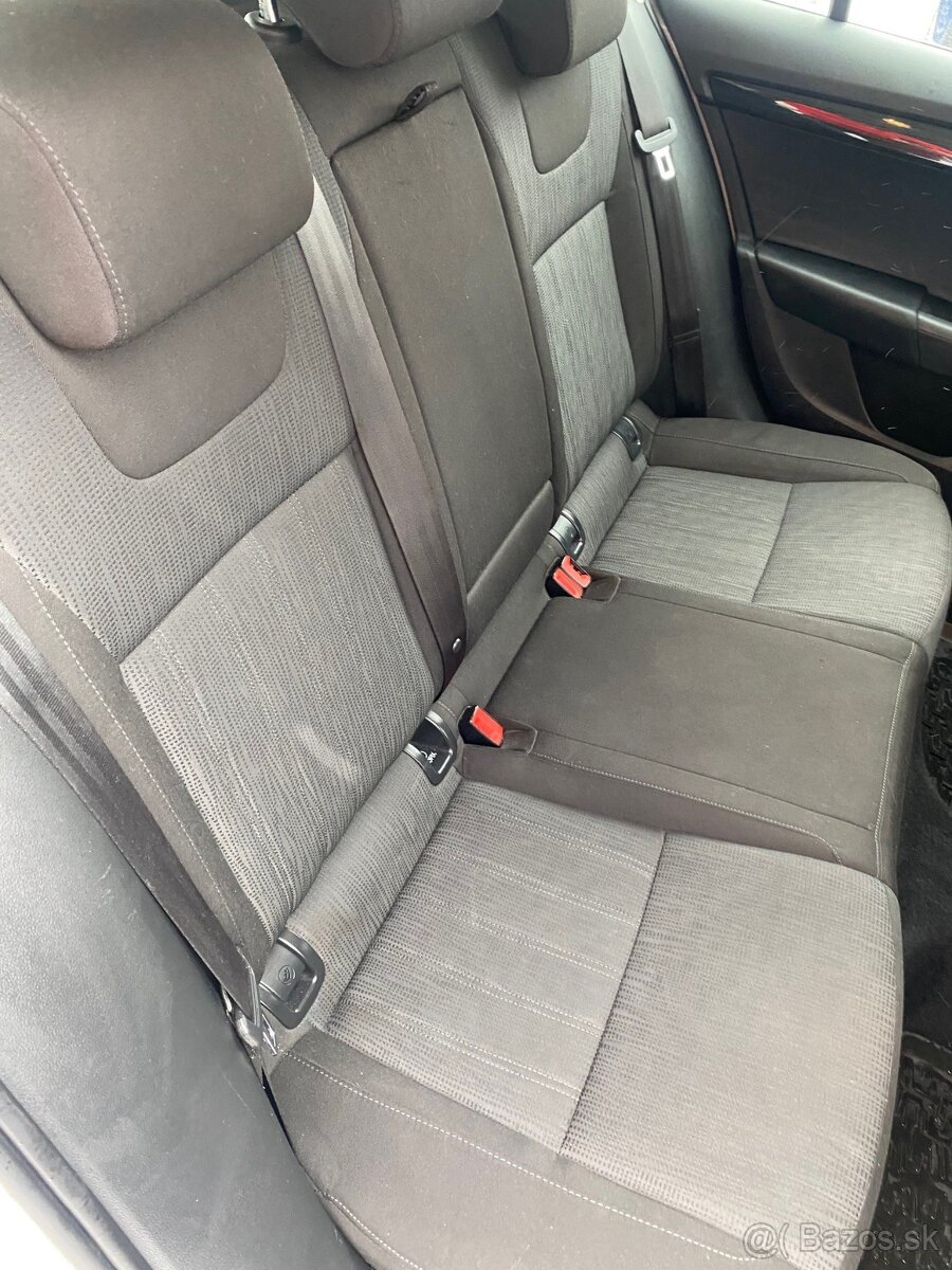 ŠKODA OCTAVIA 1.6 TDI COMBI AMBITION - 11