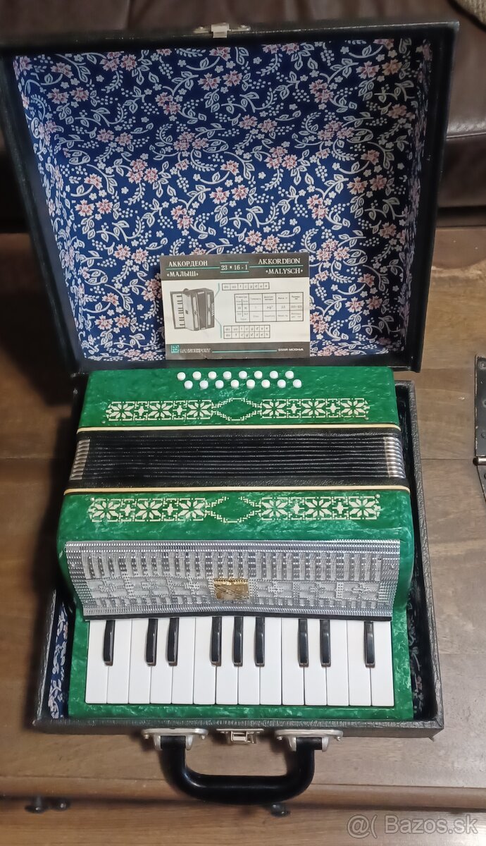 Starý akordeón, harmonika top stav. - 11