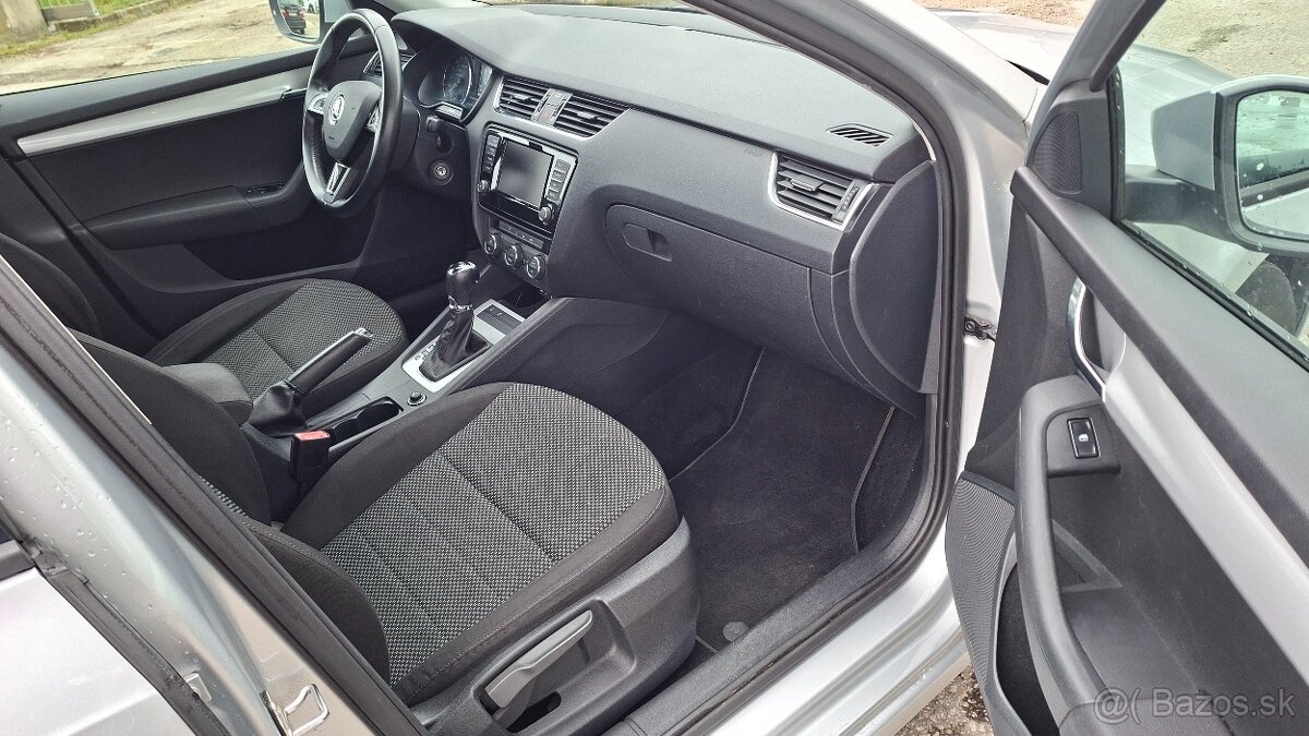 ŠKODA OCTAVIA COMBI 1.6 TDI.DSG - 11