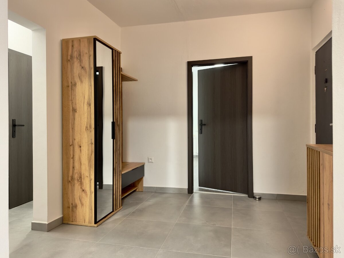 Na prenájom zariadený 3 izbový byt Prievidza, 72 m², Ul. Urb - 11