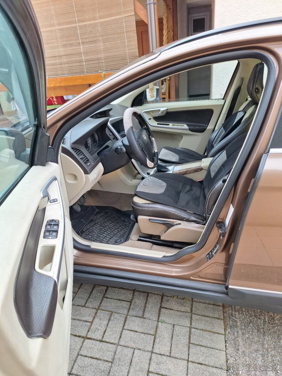 Volvo XC60 2.4 D5 136kw MANUÁL - 11