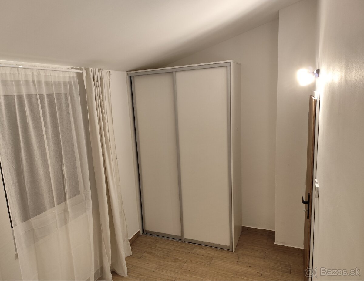 Pekný 3-izbový byt v tichej lokalite s terasou a parkovaním - 11