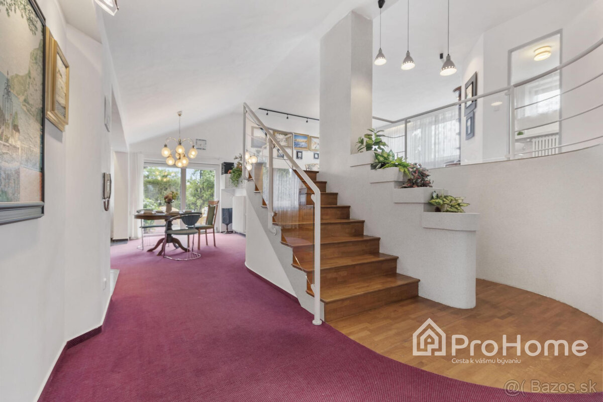 Priestranný a vzdušný rodinný dom vo Veľkej Pake - 11