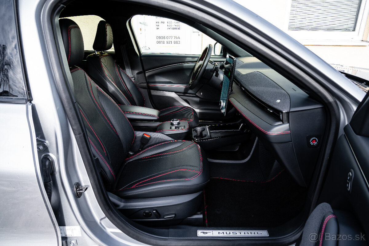 Ford Mustang Mach-E 75,7kWh AWD STD - 11