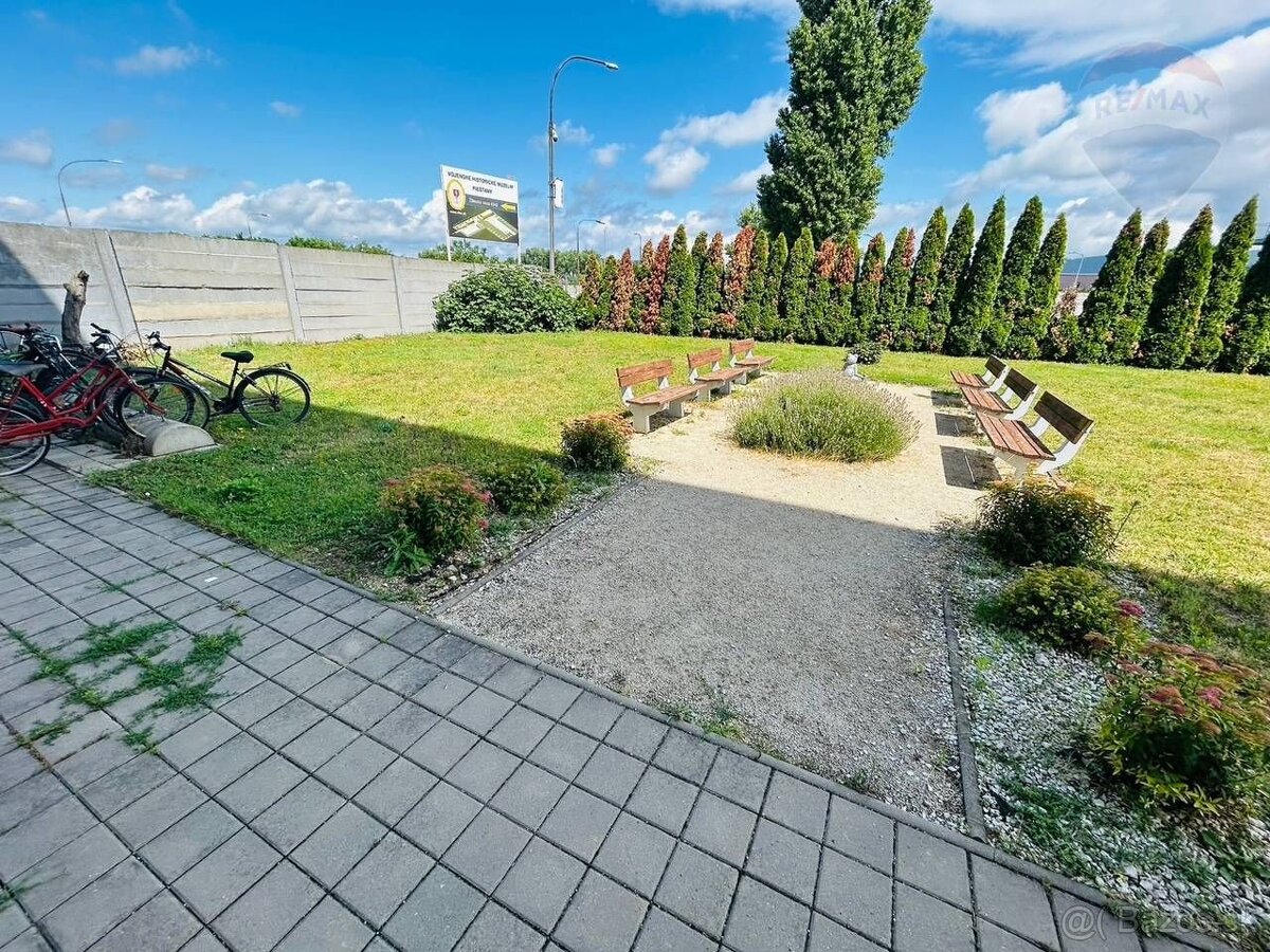 Na predaj 1 izbový byt s dvomi parkovacími miestami, Pieštan - 11