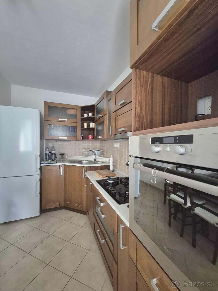 Exkluzívne pekný, dispozične zmenený 3.izb.byt Nitra-Diely - 11