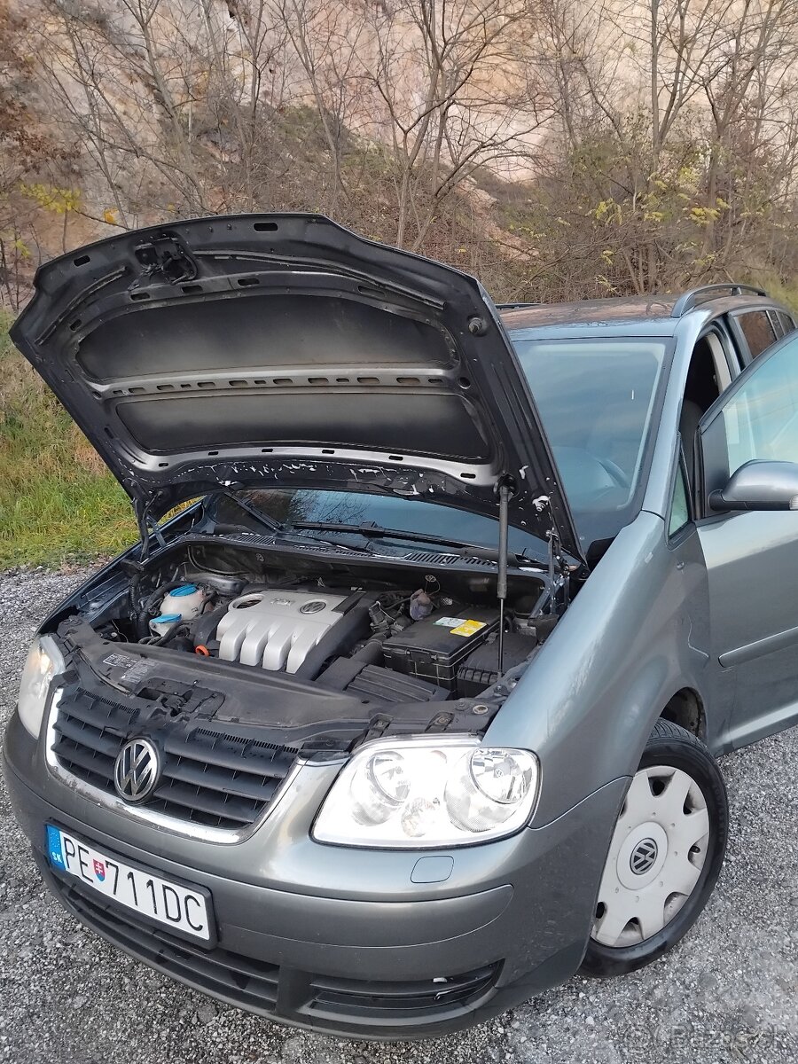 Volkswagen Touran 1.9 TDI- 77kw - - 11