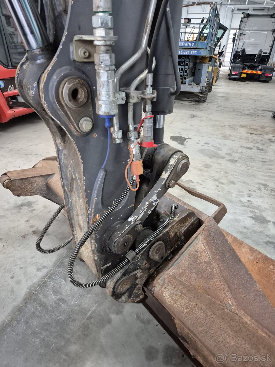 MECALAC 10MCR pásový otočný bager - 11