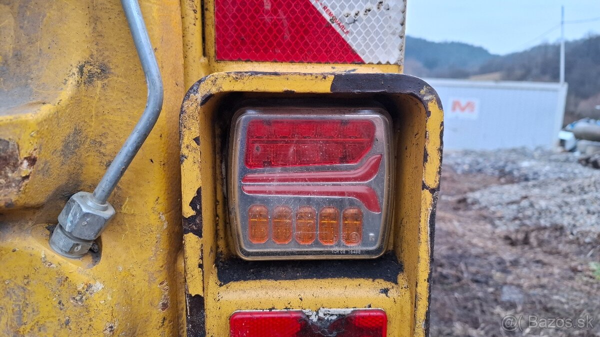 KOMATSU WB97R-8 - 11