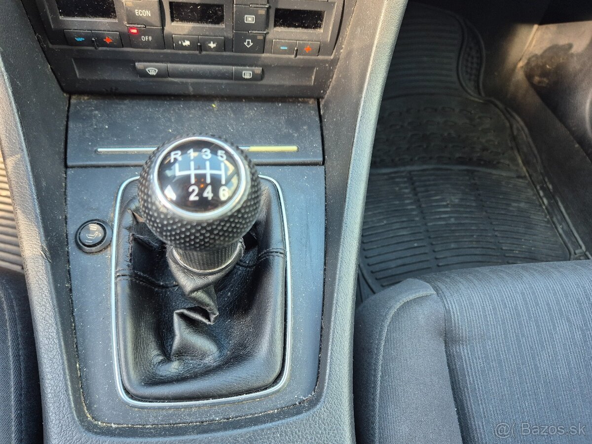 AUDI A4 AVANT QUATRO 2.0 TDi - 11