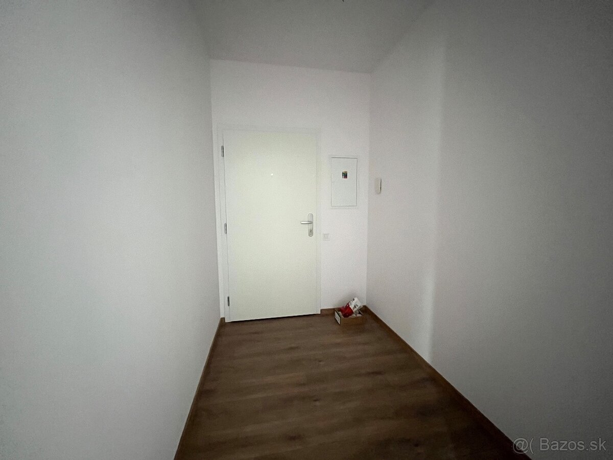 NA PREDAJ 1,5 IZBOVÝ BYT S TERASOU - 11