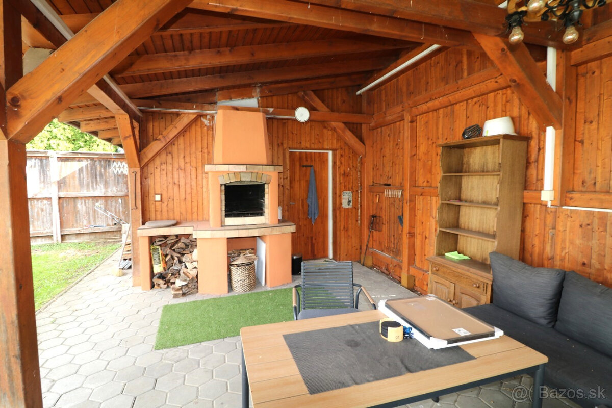 PREDAJ RODINNÝ DOM S BAZÉNOM A PRIESTOROM NA PODNIKANIE - 11