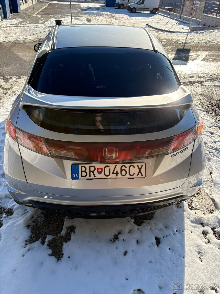 Honda Civic 1.8 i-VTEC 2007 Brezno - 11