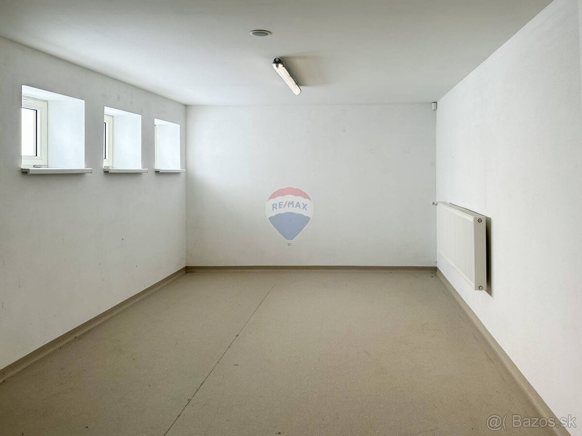 PRENÁJOM | Administratívny priestor s parkovaním na Skuteck - 11
