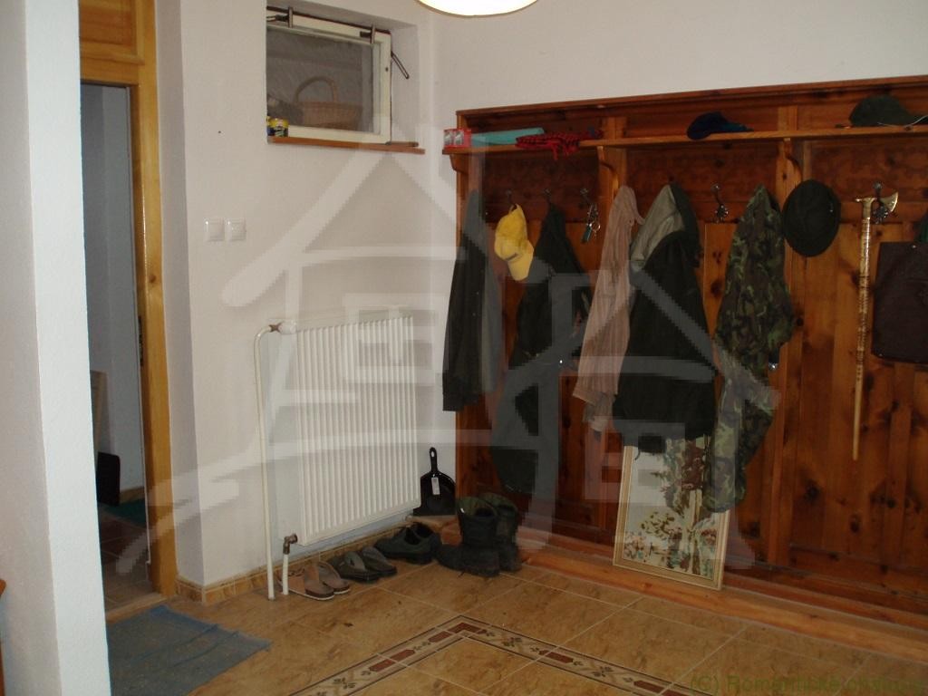 Štýlovo prerobený dom na bývanie a budova na podnikanie - 11