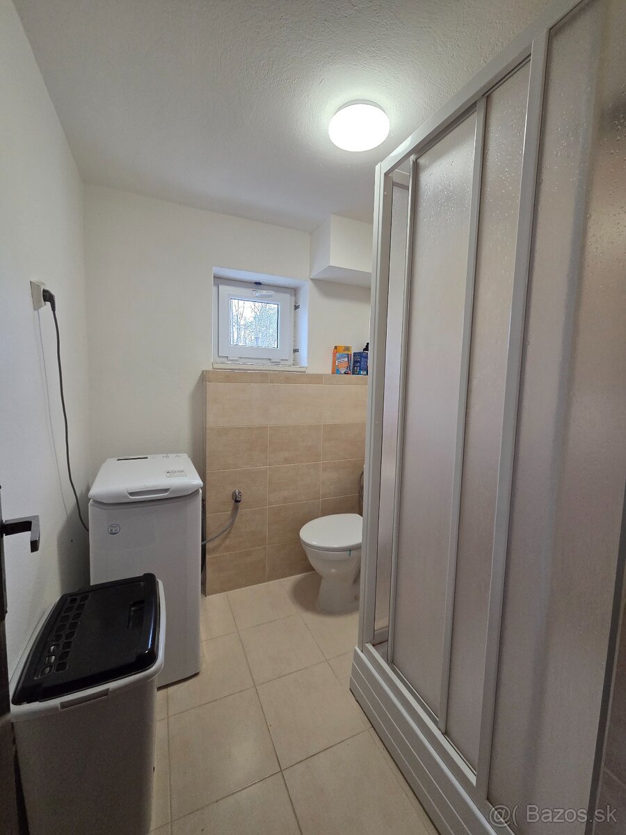 EXKLUZÍVNA PONUKA : Priestranný rodinný dom s garážou , obkl - 11