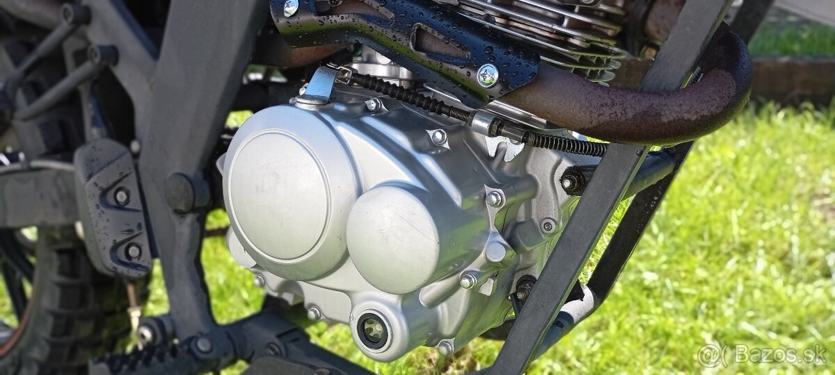 125 crs enduro na značkách - 11