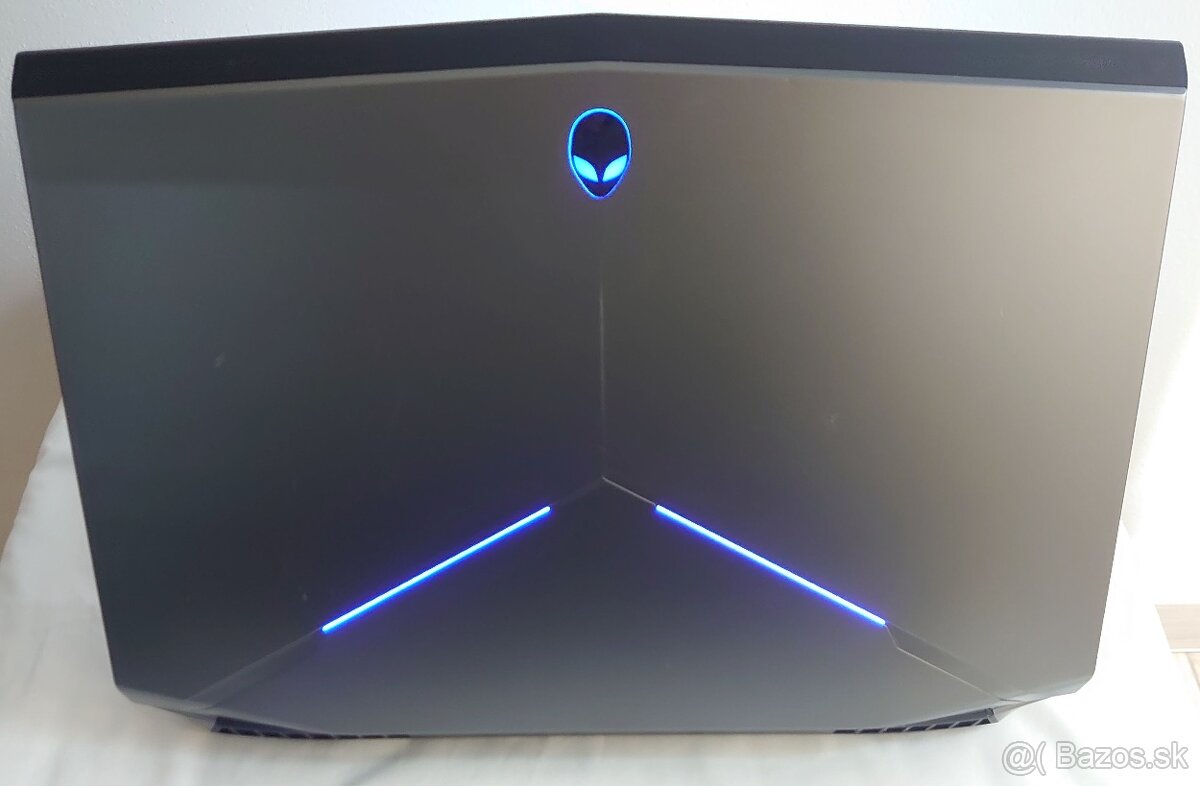 Dell Alienware 17 M17x, i7-4700MQ, 8GB RAM, 17" - 11