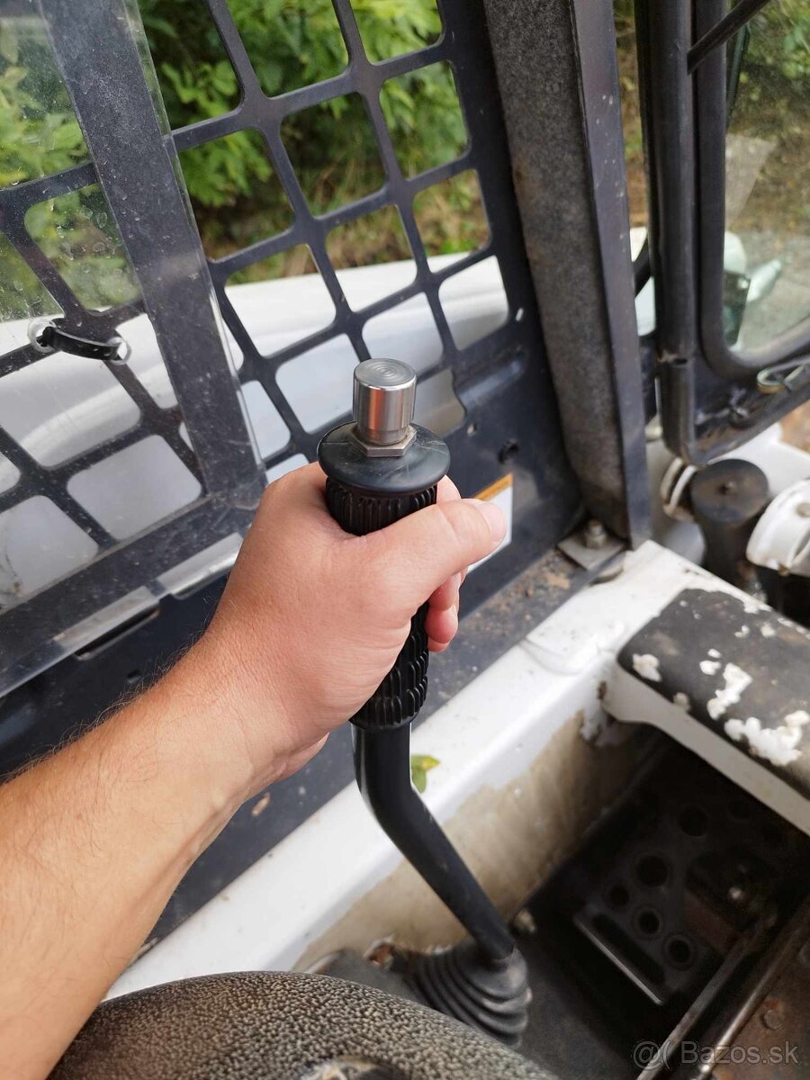 Šmykový nakladač Bobcat S100, TP. - 11