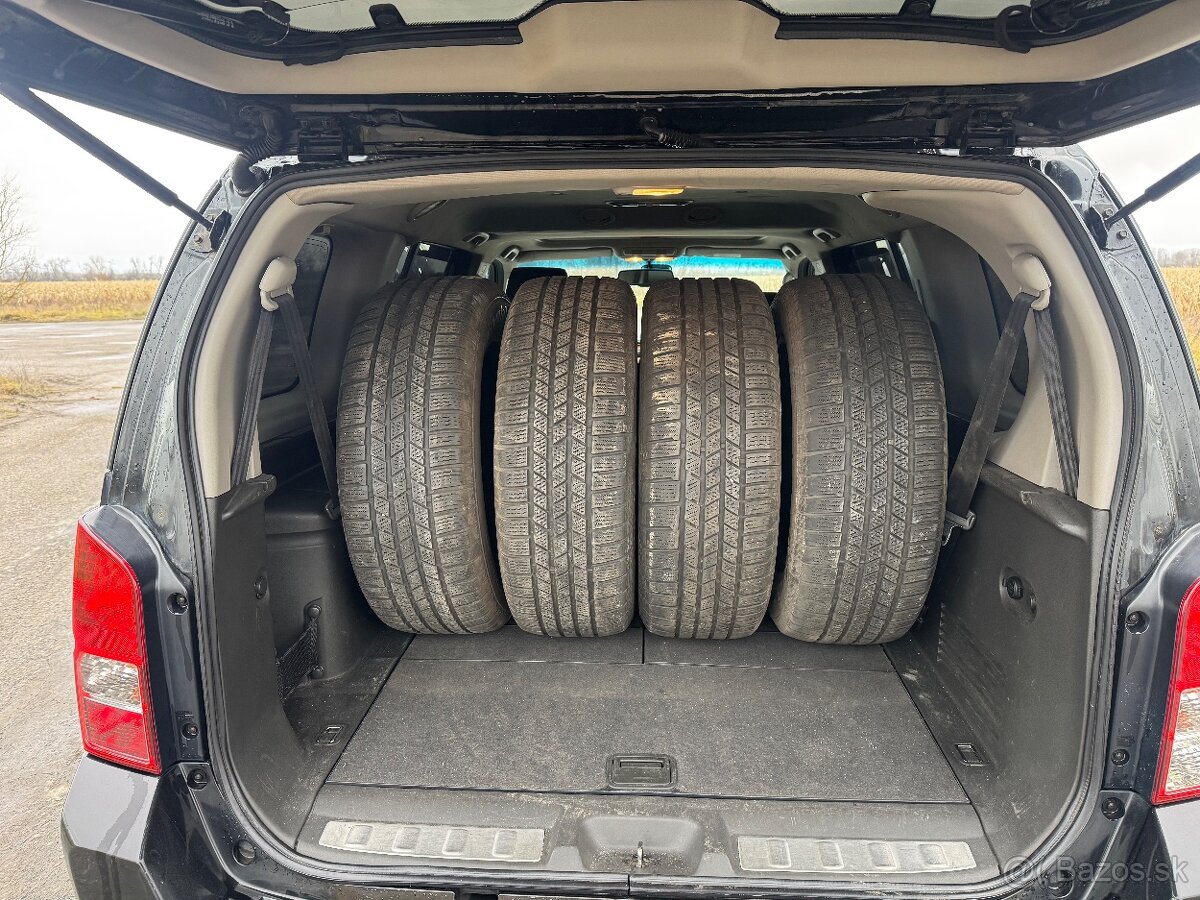 Nissan Pathfinder - 11